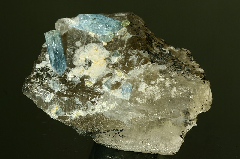 Aquamarin auf Bergkristall